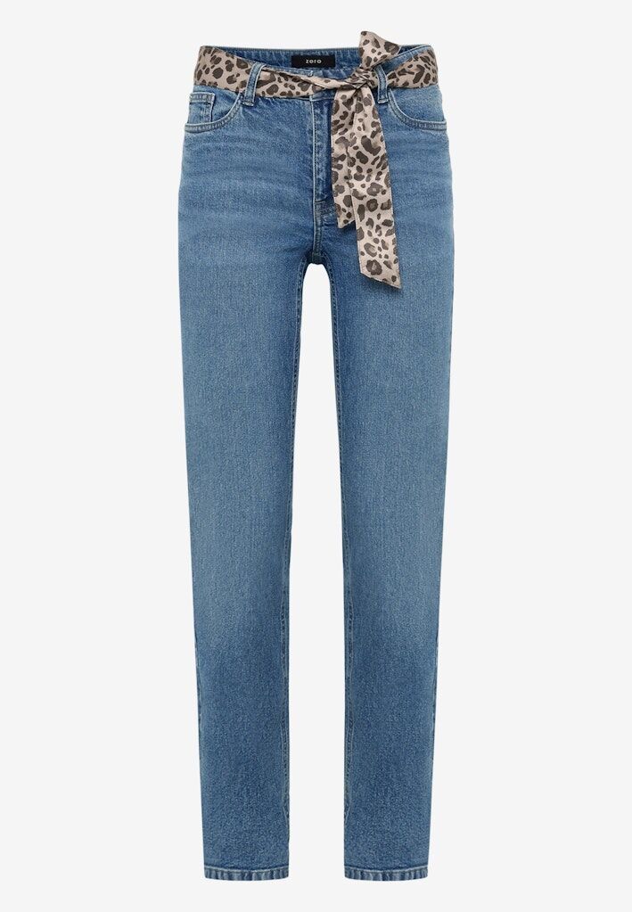 Jeans mit Leo-Gürtel Jeans mit Leo-Gürtel