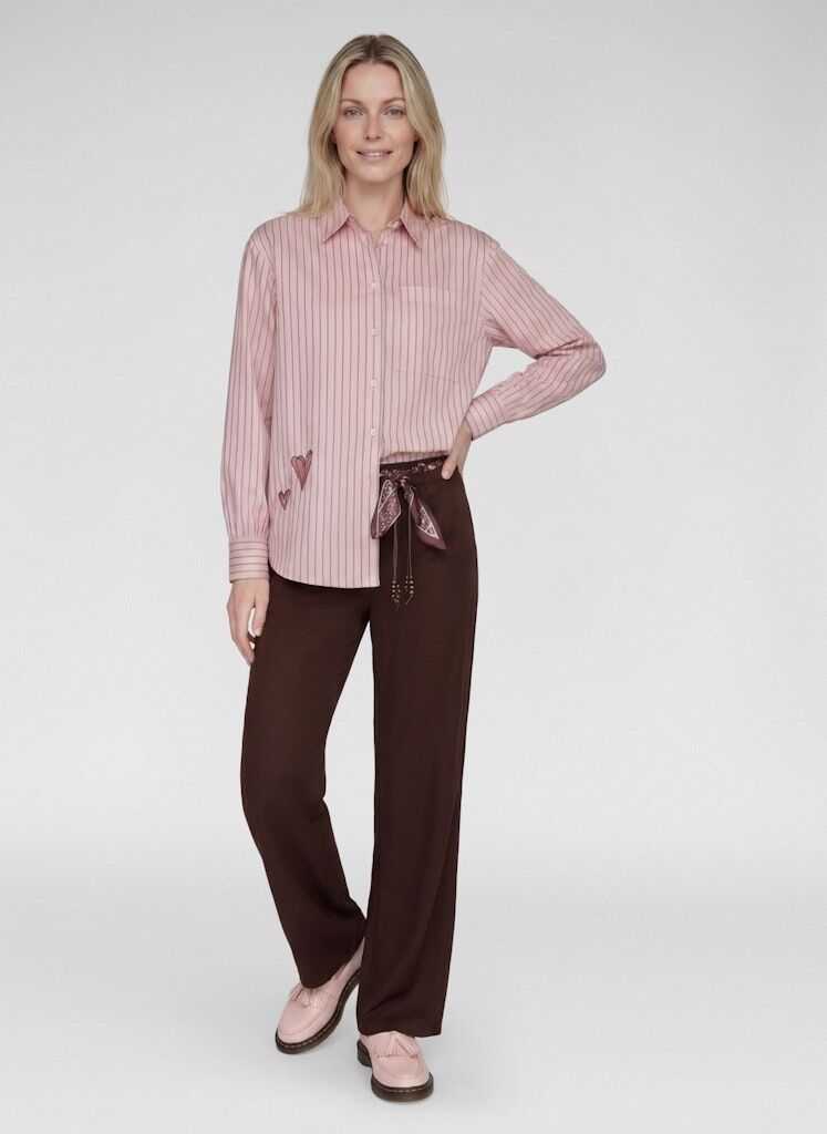Bluse mit Herzstickerei Bluse mit Herzstickerei