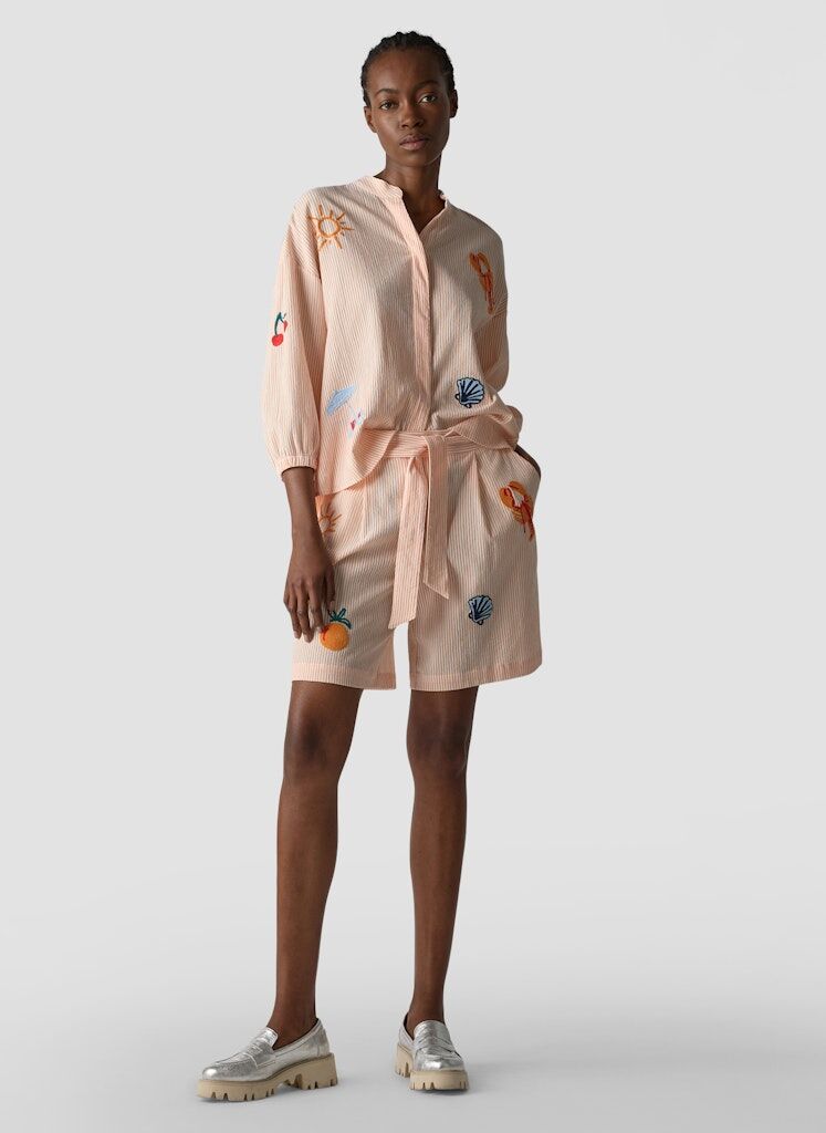 Bluse mit Stickereien