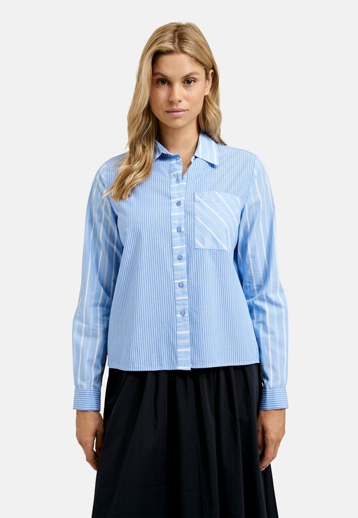 Bluse mit Brusttasche Bluse mit Brusttasche