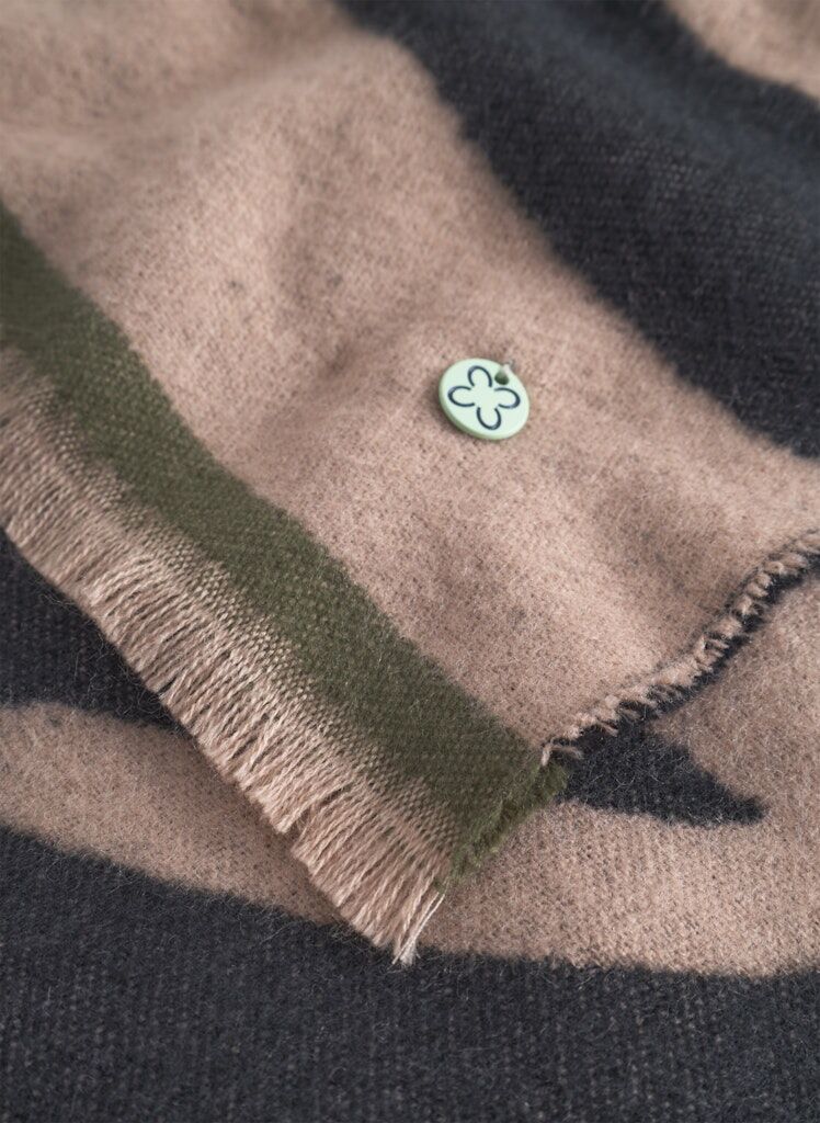 Schal "Peace on Earth" Schal "Peace on Earth"