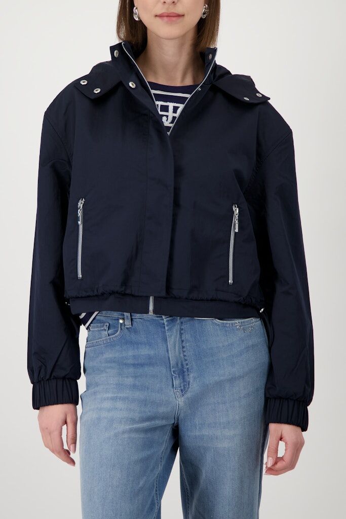 Kurzjacke mit Kapuze