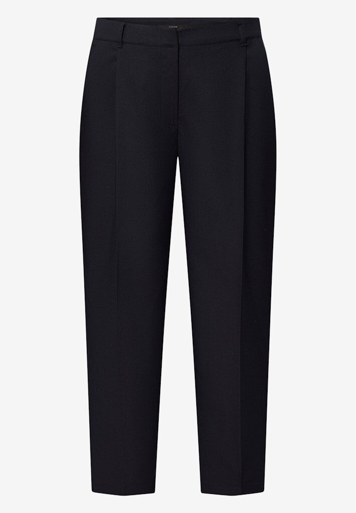Hose mit Bügelfalte